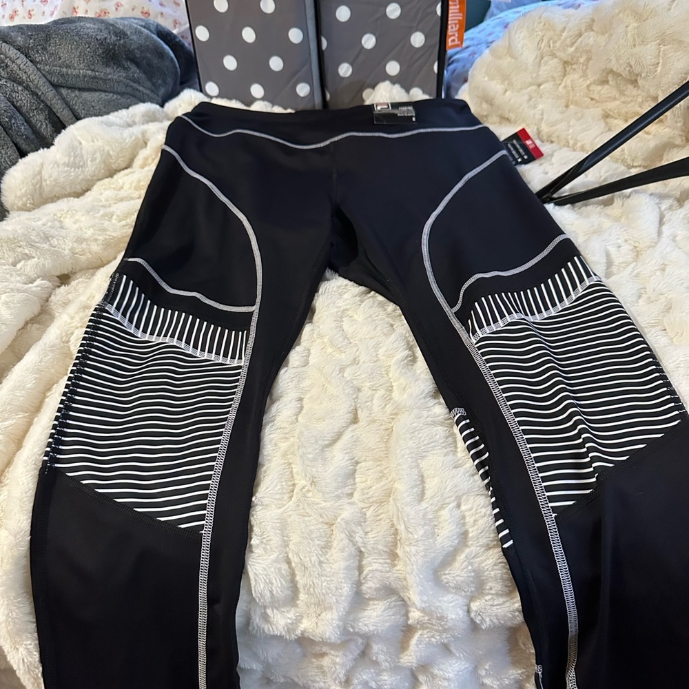 Black and white workout leggings .  Womens xl